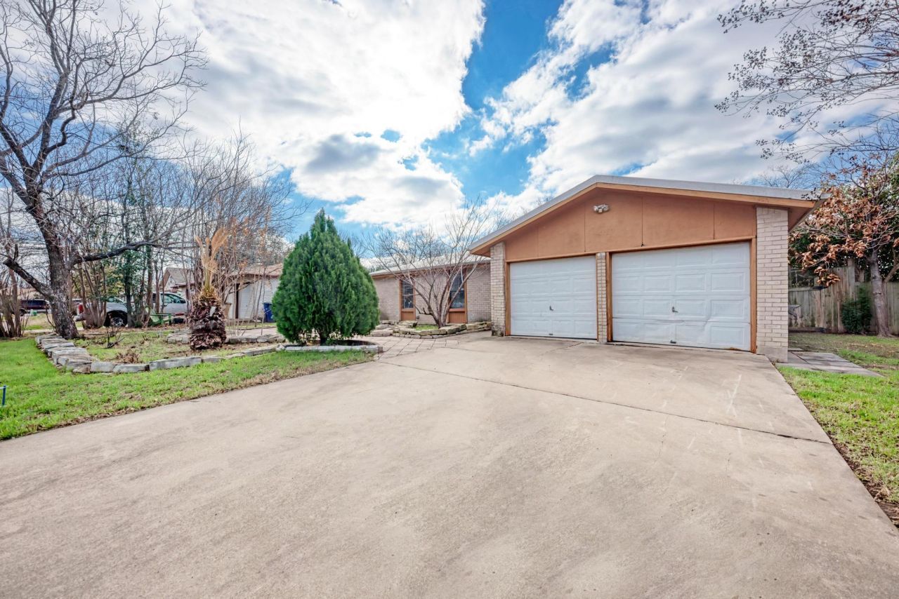 1307 Meadgreen Dr, Austin, TX 78758 Main Photo