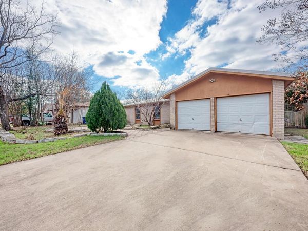 1307 Meadgreen DR, Austin, TX 78758