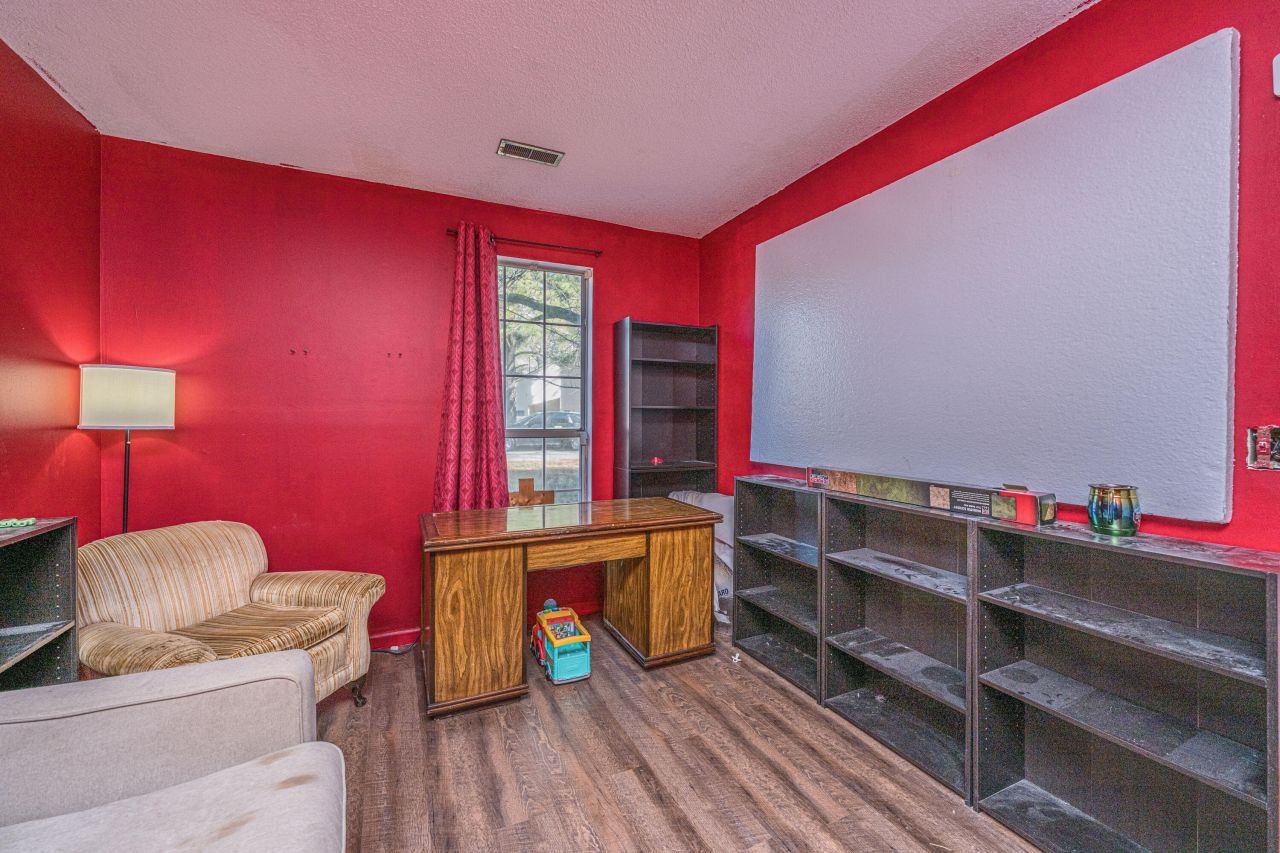 204 Corsair Street Photo 16