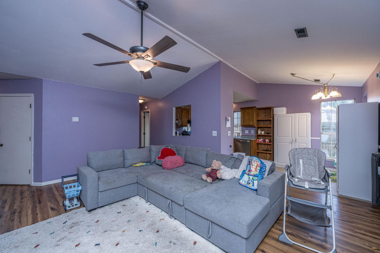 204 Corsair Street Photo 4