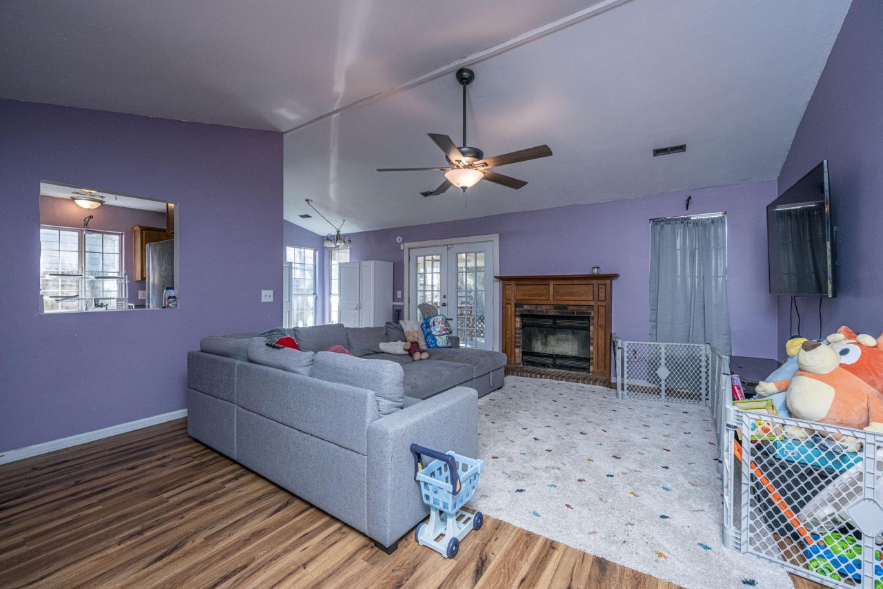 204 Corsair Street Photo 6