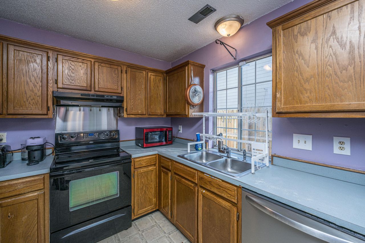 204 Corsair Street Photo 9