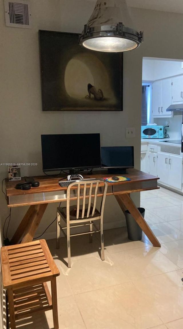 462 Golden Isles Dr , Unit 206, Hallandale Beach, FL 33009 Photo