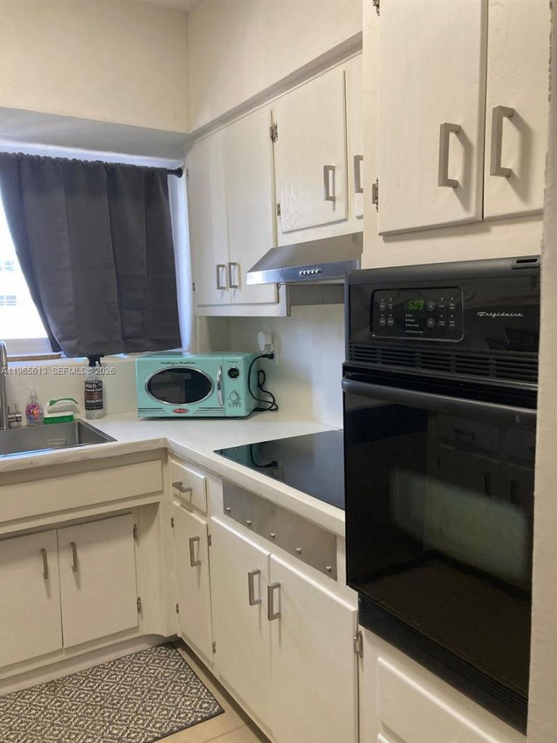 462 Golden Isles Dr , Unit 206, Hallandale Beach, FL 33009 Photo