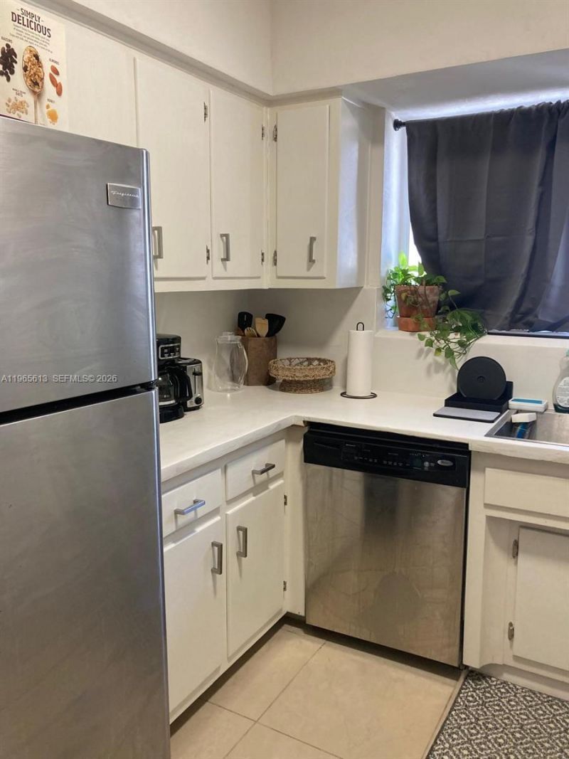 462 Golden Isles Dr , Unit 206, Hallandale Beach, FL 33009 Photo