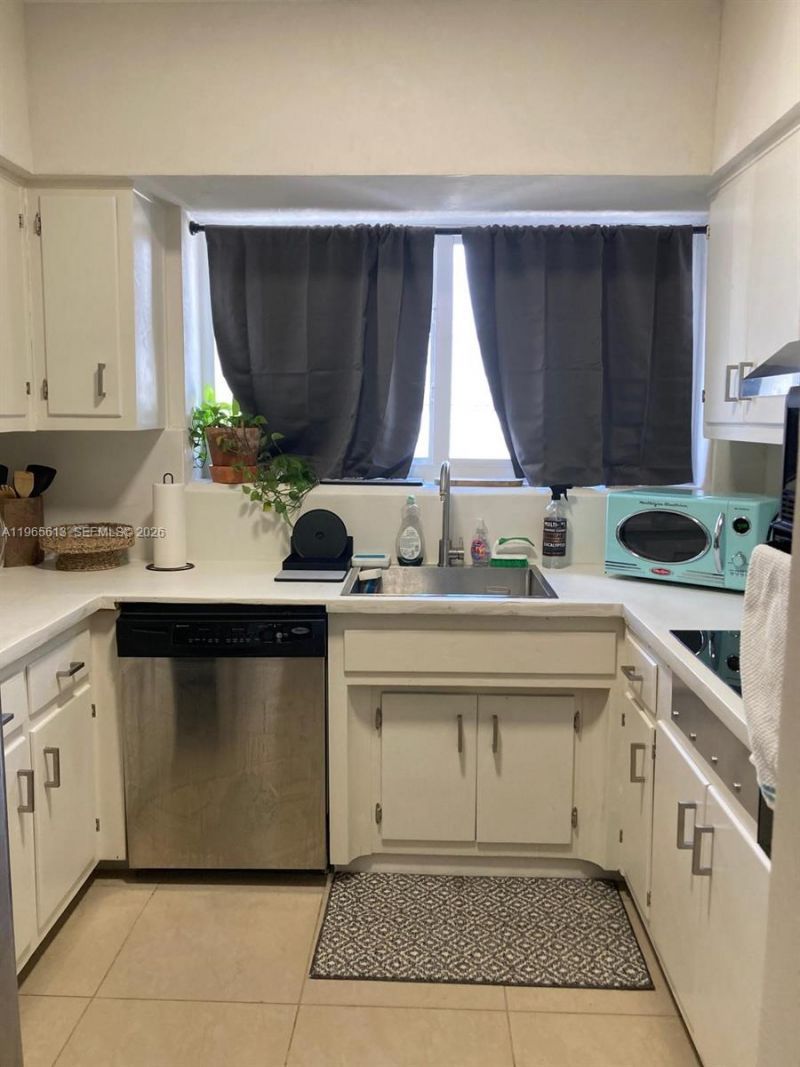 462 Golden Isles Dr , Unit 206, Hallandale Beach, FL 33009 Photo