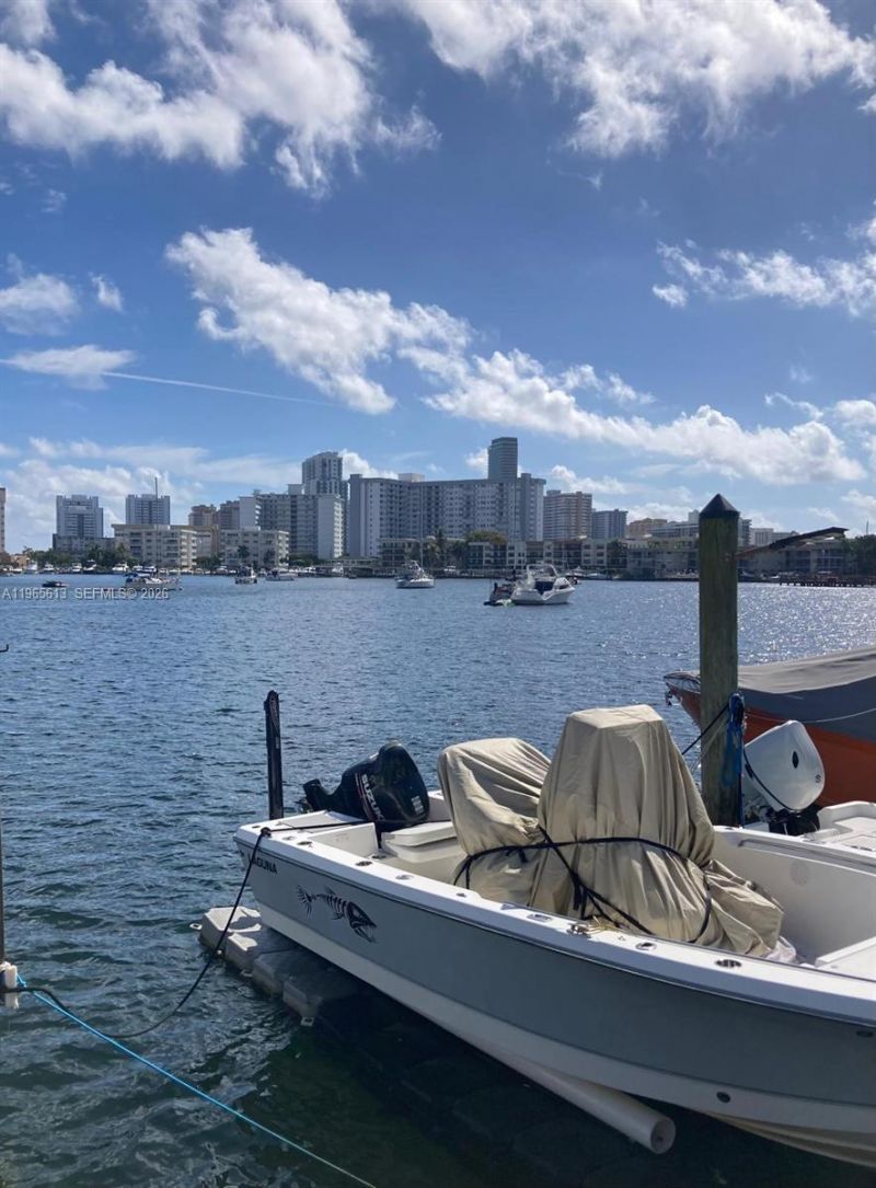 462 Golden Isles Dr , Unit 206, Hallandale Beach, FL 33009 Photo