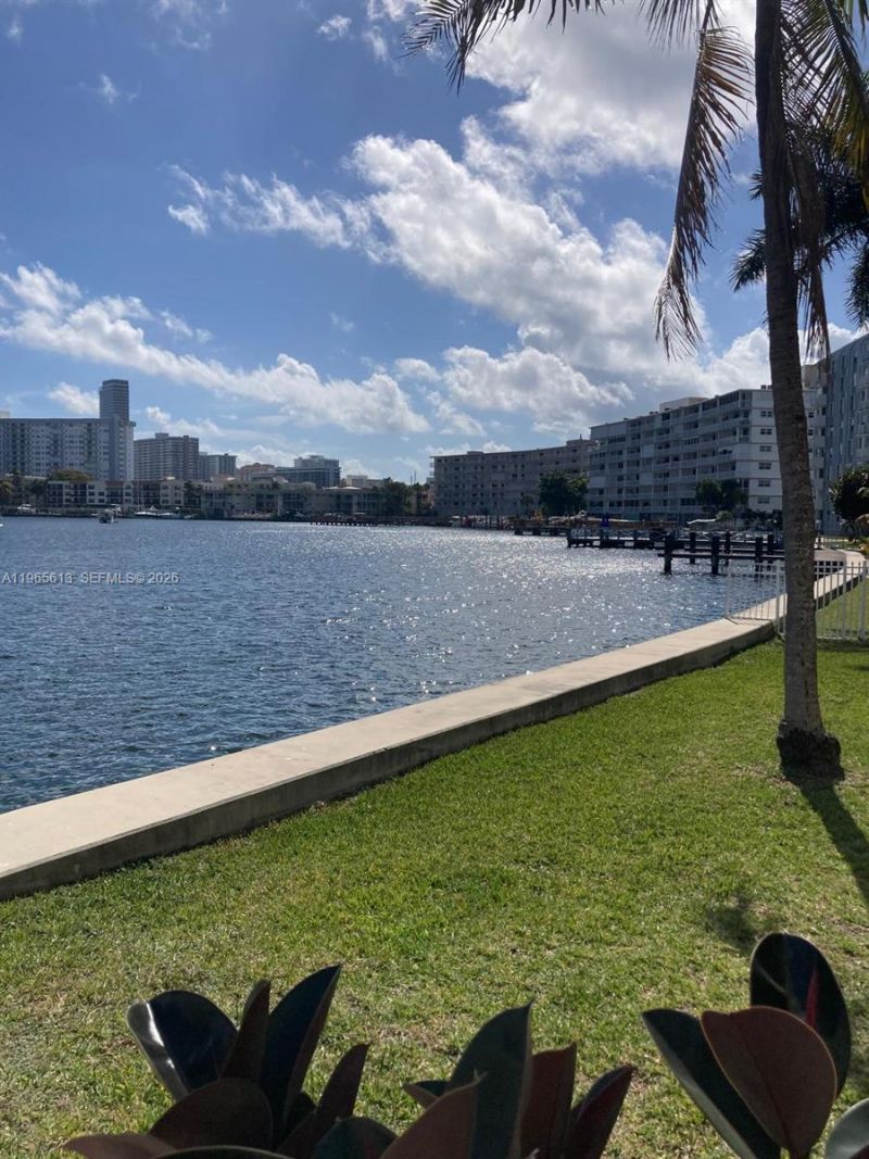 462 Golden Isles Dr , Unit 206, Hallandale Beach, FL 33009 Photo