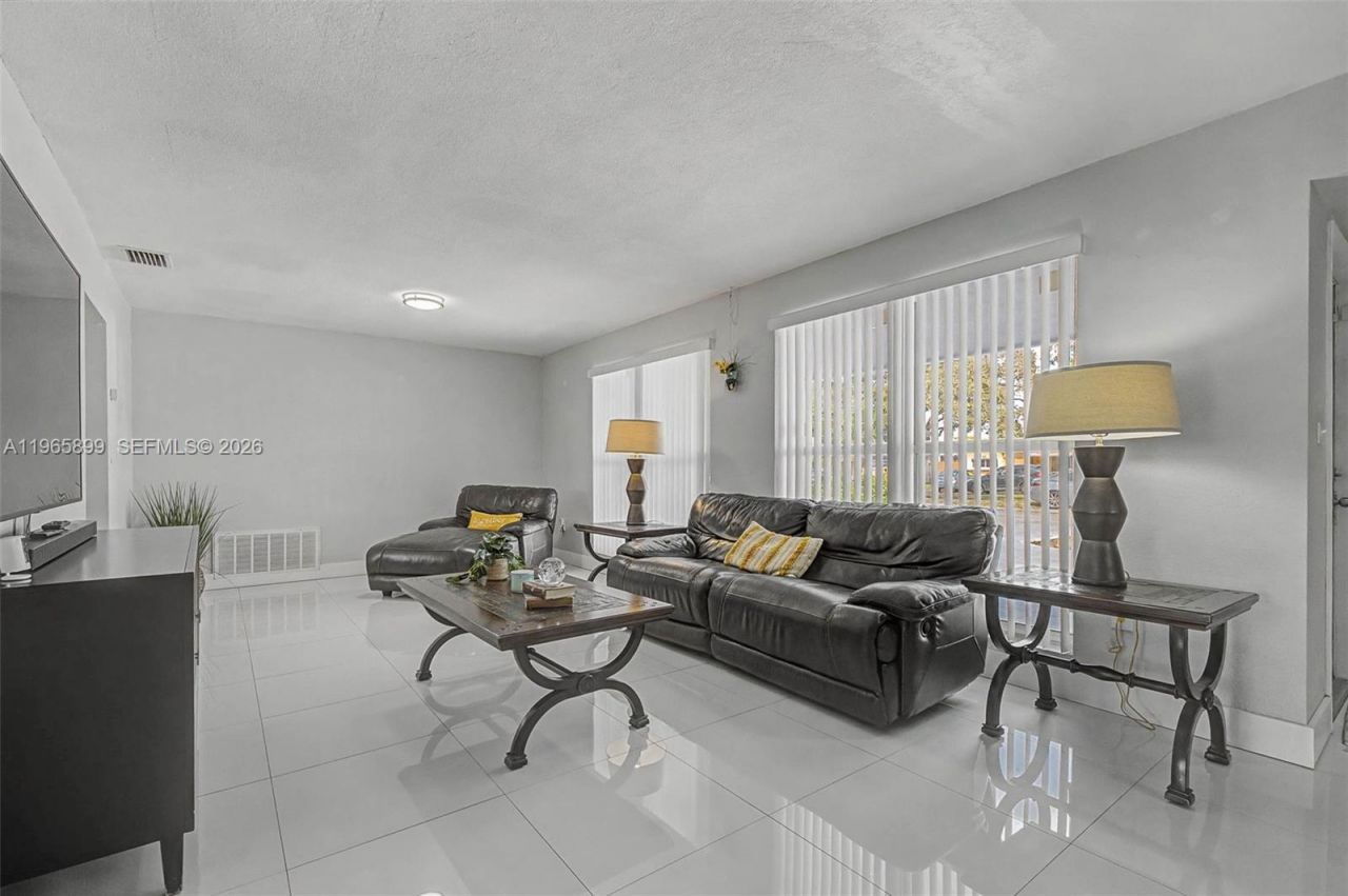 7520 Embassy Blvd, Miramar, FL 33023 Photo