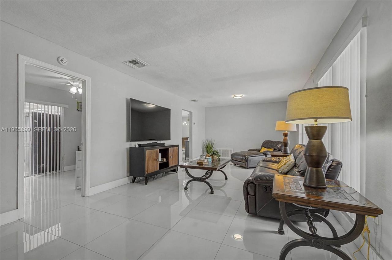 7520 Embassy Blvd, Miramar, FL 33023 Photo