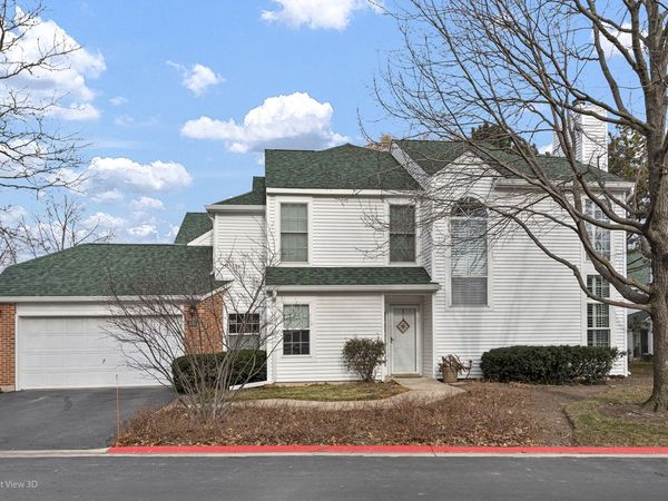 121 Pembroke Circle, Lake Bluff, IL 60044