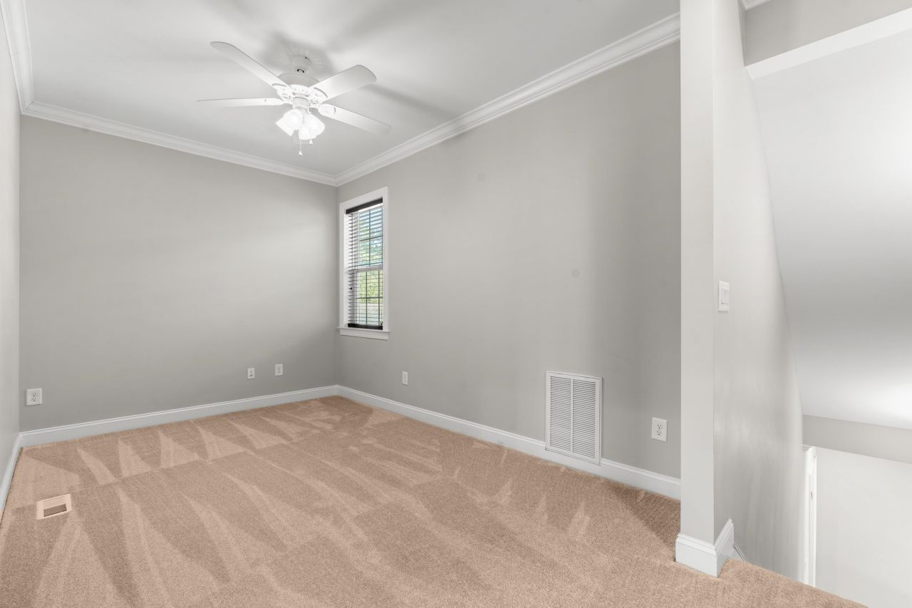 94 Oak Dr. S Photo 22