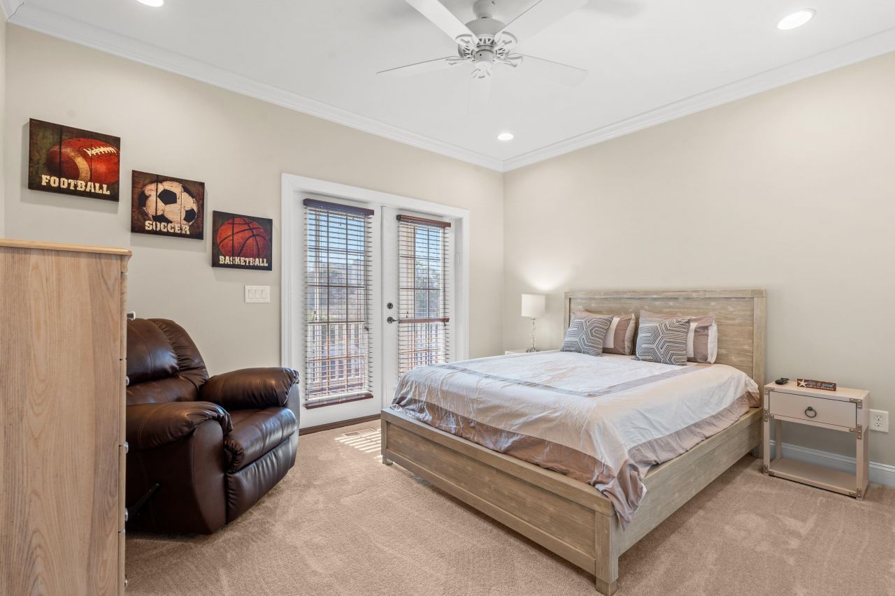 94 Oak Dr. S Photo 24