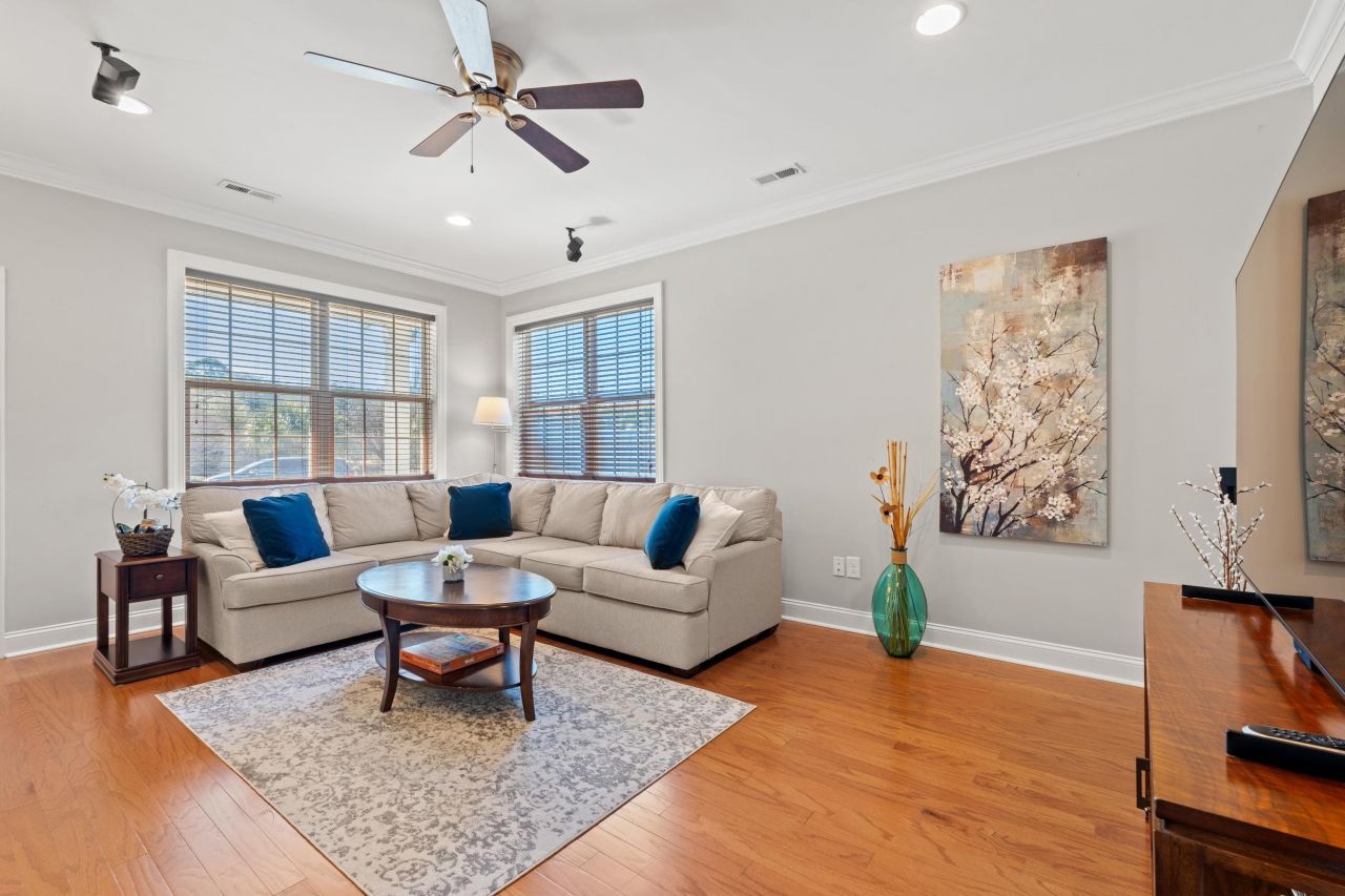 94 Oak Dr. S Photo 4