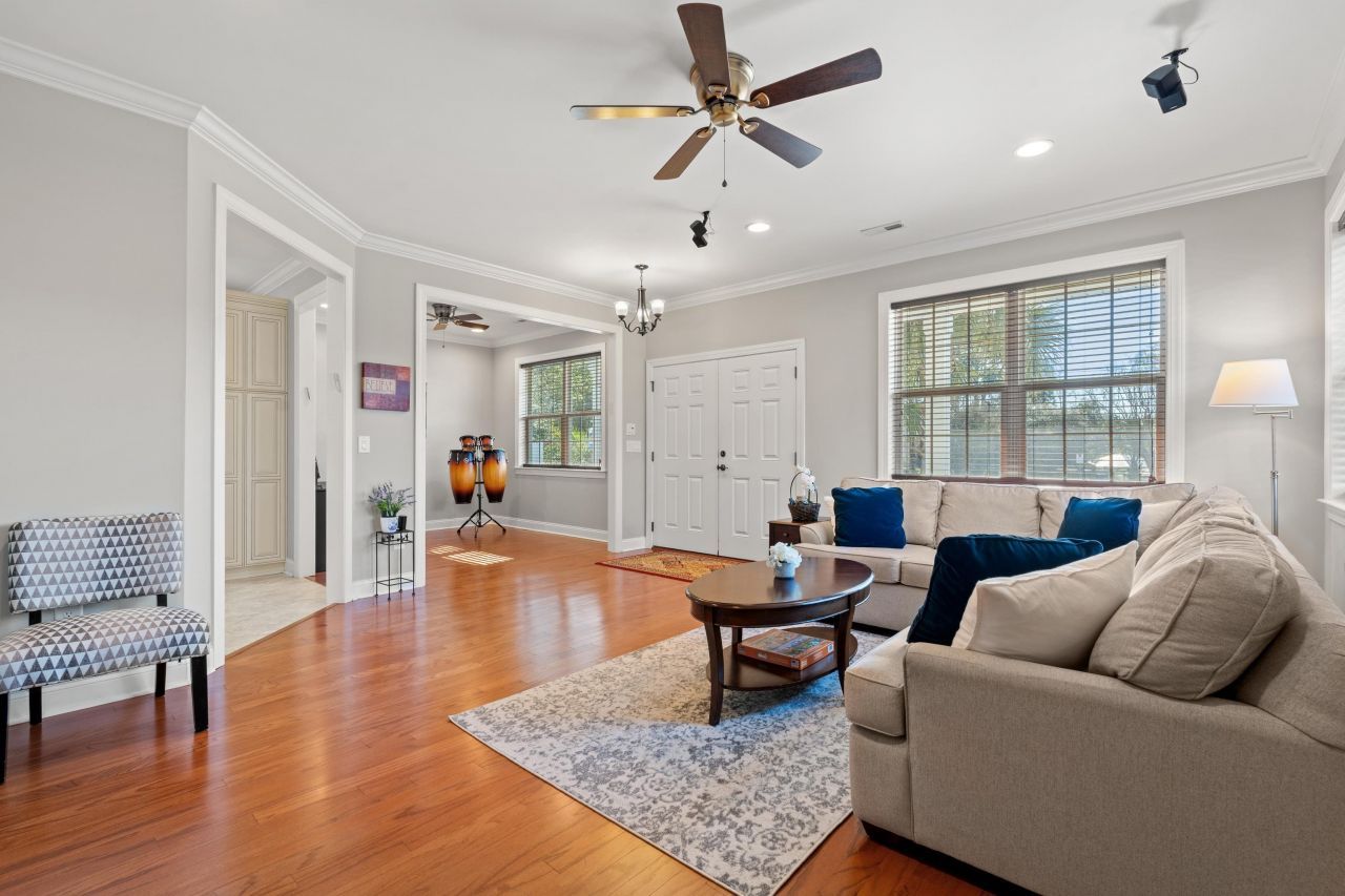 94 Oak Dr. S Photo 5