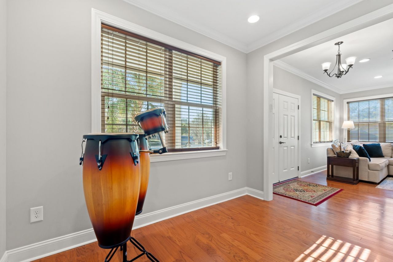 94 Oak Dr. S Photo 7