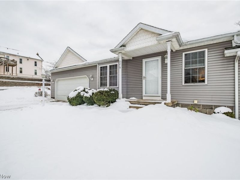 3278 Sumser Street NW, North Canton, OH 44720 Photo 2