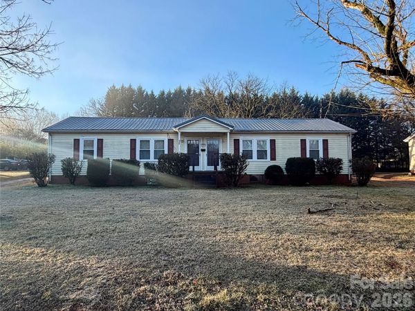 605 6th Street SW, Conover, NC 28613