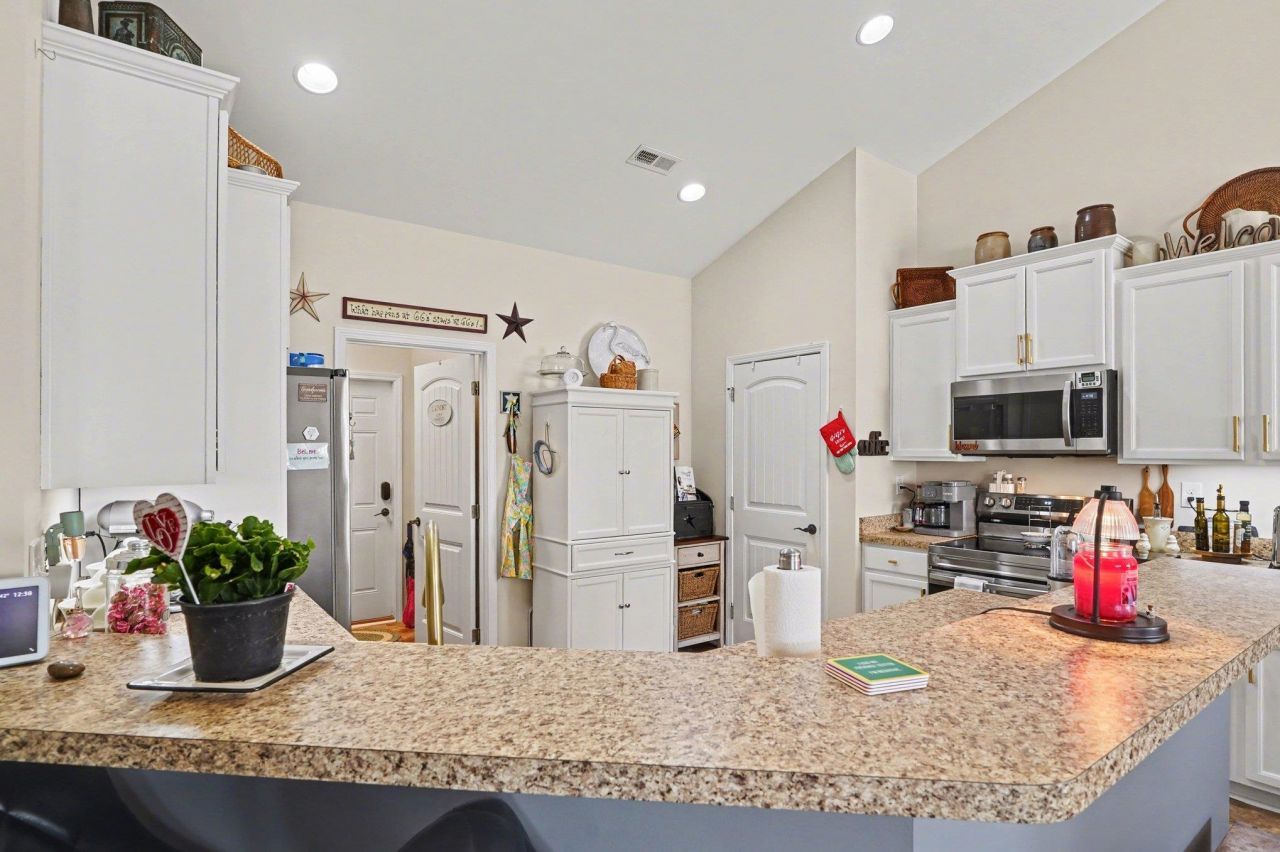 206 Oak Landing Dr. Photo 10