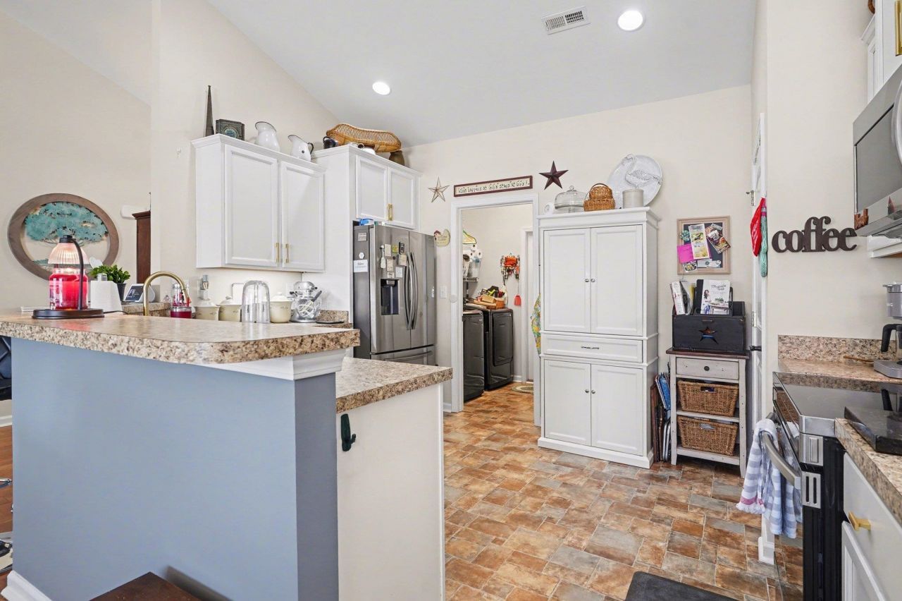 206 Oak Landing Dr. Photo 12