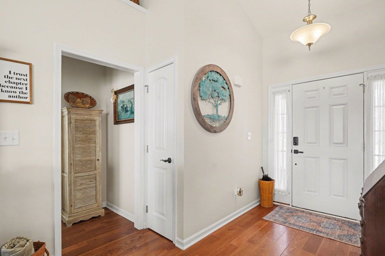 206 Oak Landing Dr. Photo 5