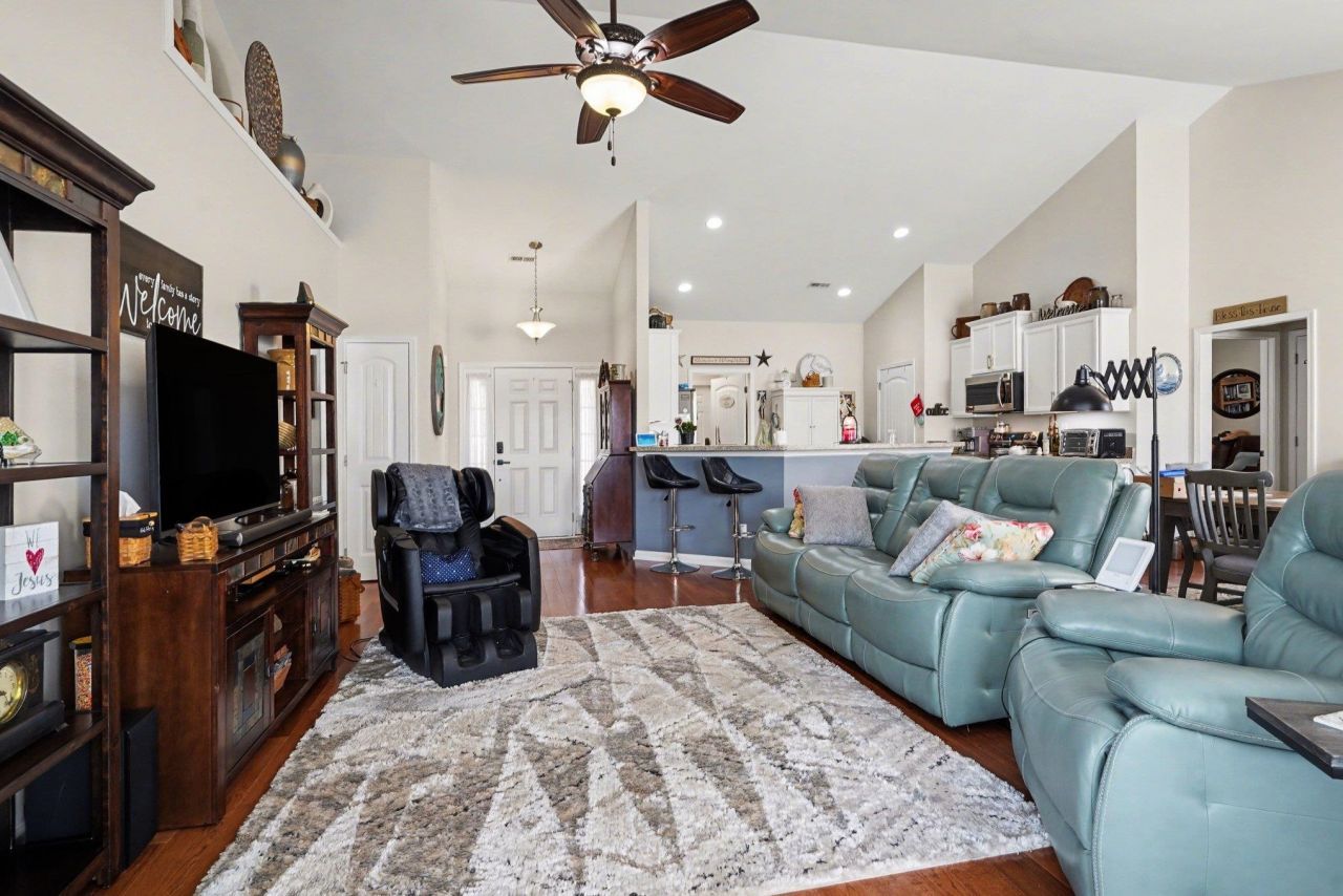 206 Oak Landing Dr. Photo 6