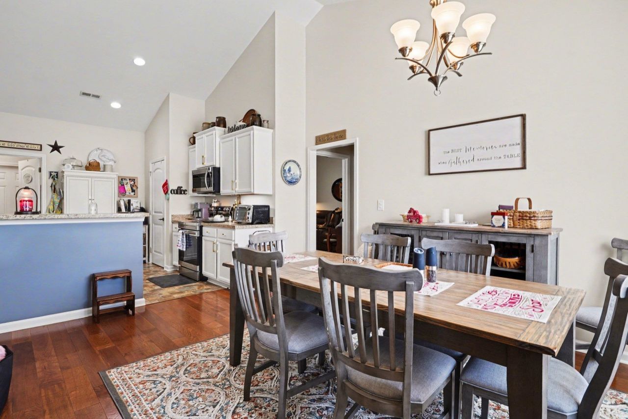 206 Oak Landing Dr. Photo 8