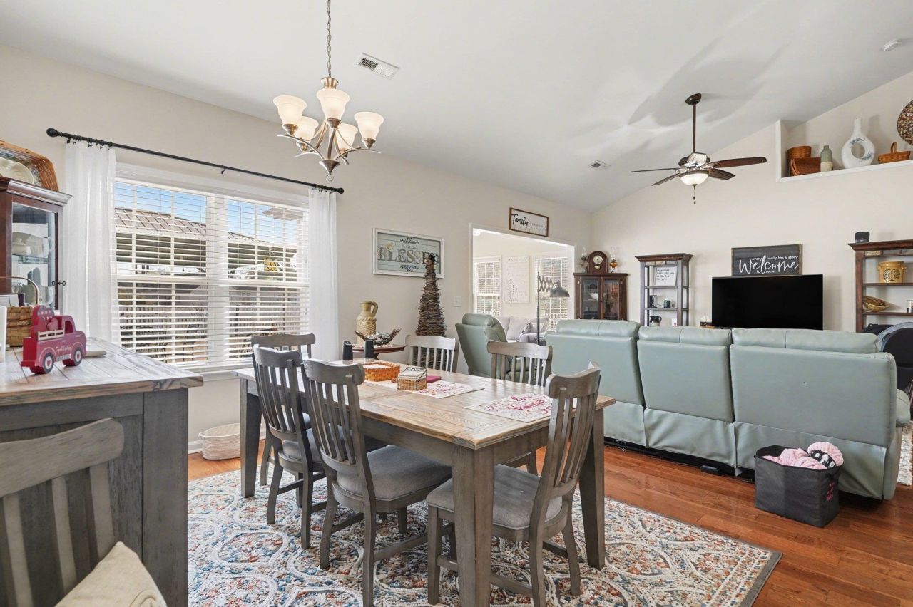 206 Oak Landing Dr. Photo 9