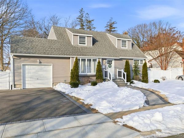 30 Linwood Place, Massapequa Park, NY 11762