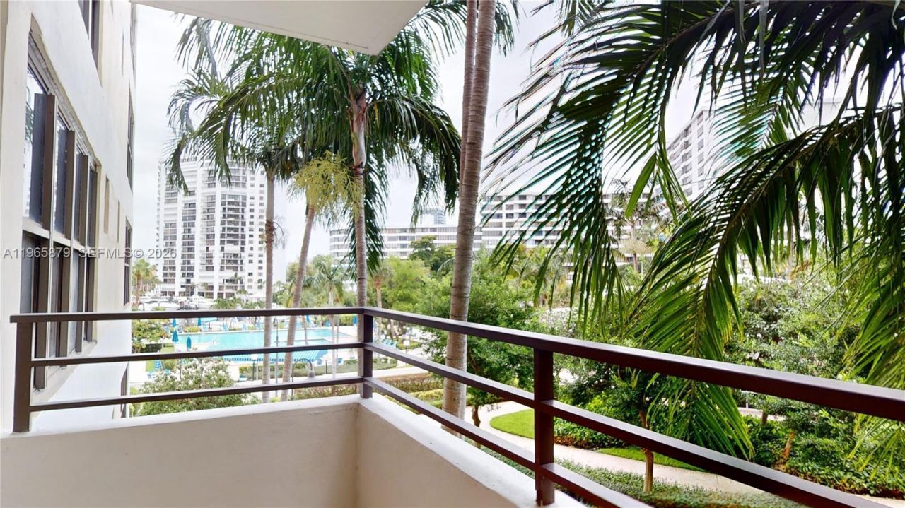 2500 Parkview Dr, Unit 417, Hallandale Beach, FL 33009 Photo