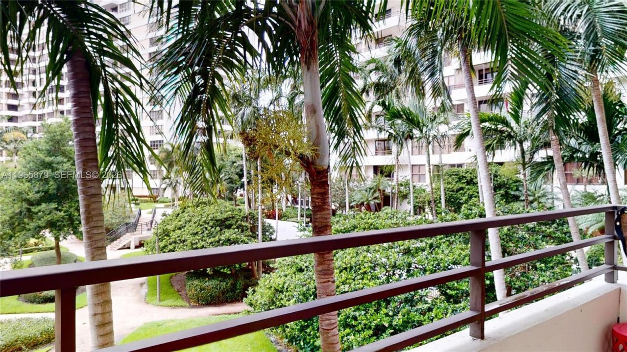 2500 Parkview Dr, Unit 417, Hallandale Beach, FL 33009 Photo