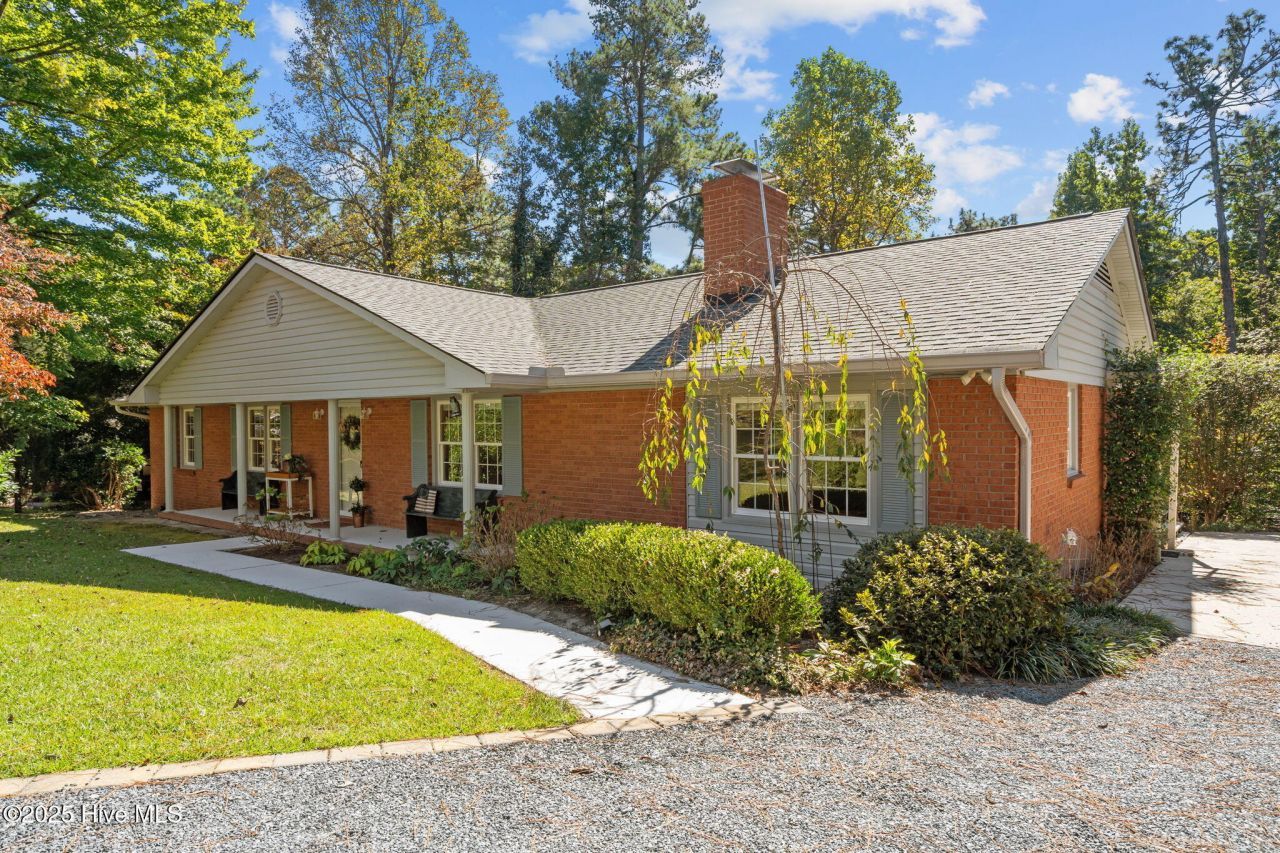 304 Selkirk Trail, Southern Pines, NC 28387 Main Photo