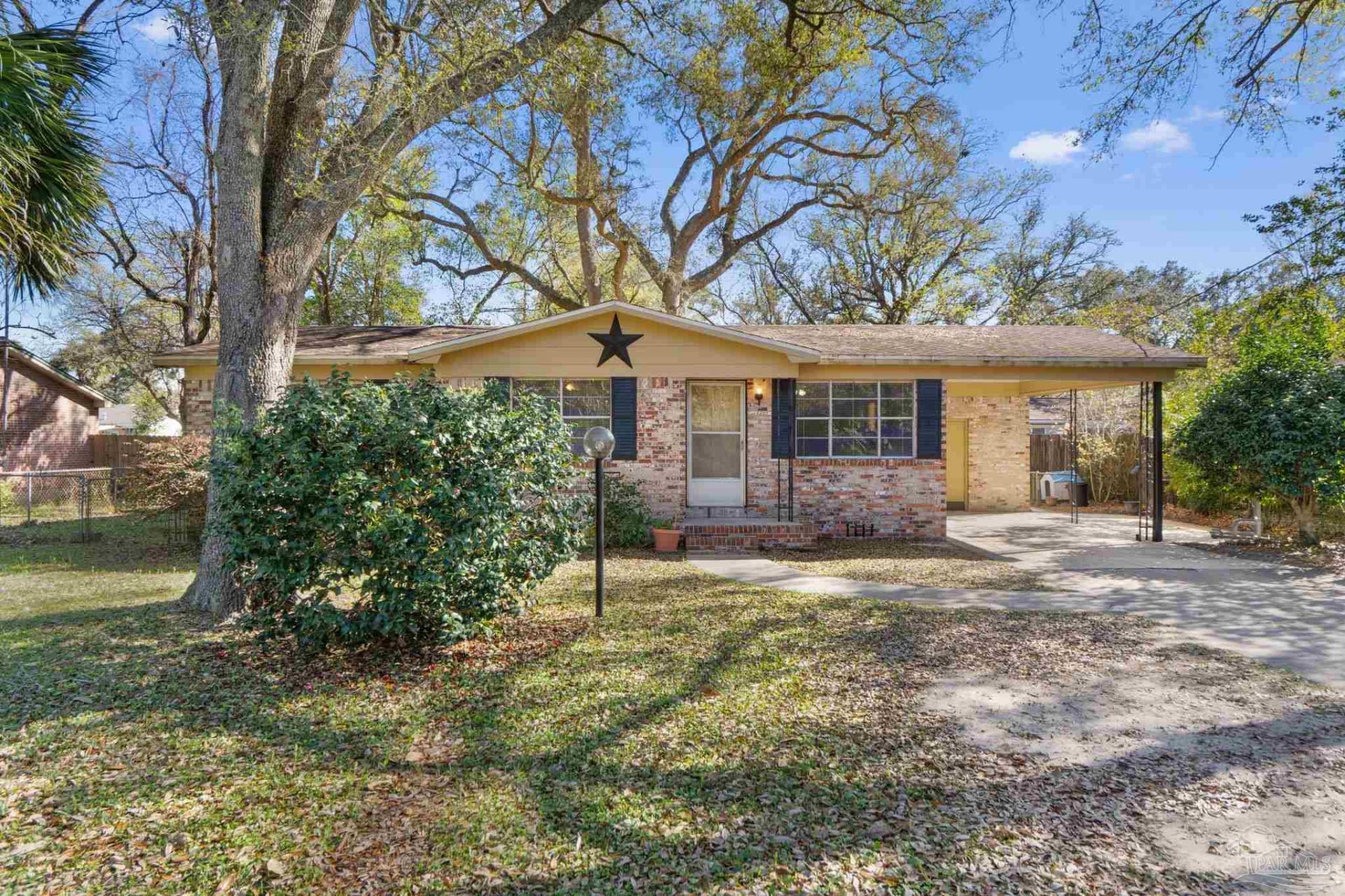 1811 Dewrell Sq, Pensacola, FL 32504 Main Photo