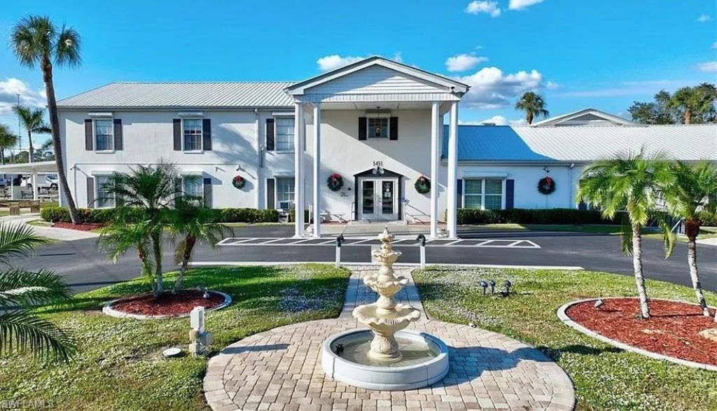 216 Captains Walk, North Fort Myers, FL 33917 Photo