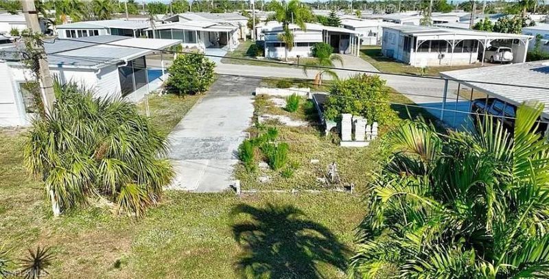 216 Captains Walk, North Fort Myers, FL 33917 Photo