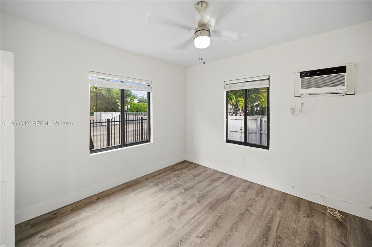 570 NE 69th St , Unit 1, Miami, FL 33138 Photo