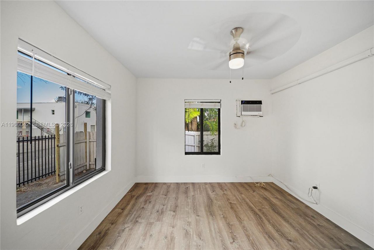 570 NE 69th St , Unit 1, Miami, FL 33138 Photo