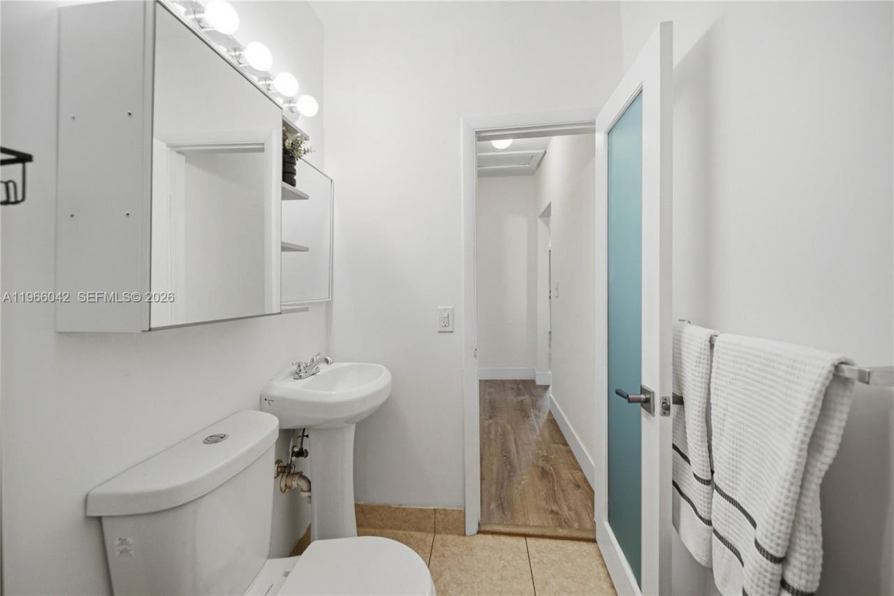 570 NE 69th St , Unit 1, Miami, FL 33138 Photo