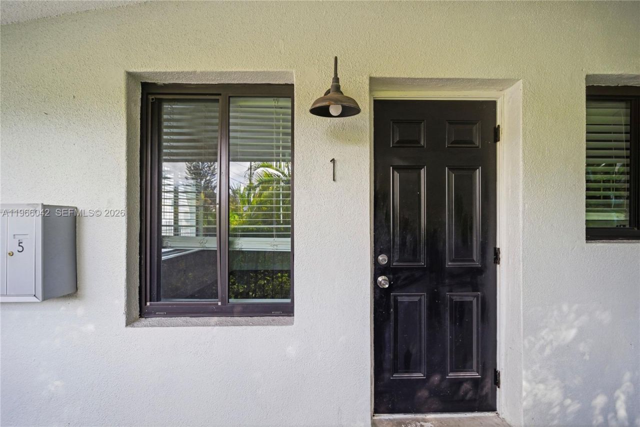 570 NE 69th St , Unit 1, Miami, FL 33138 Photo