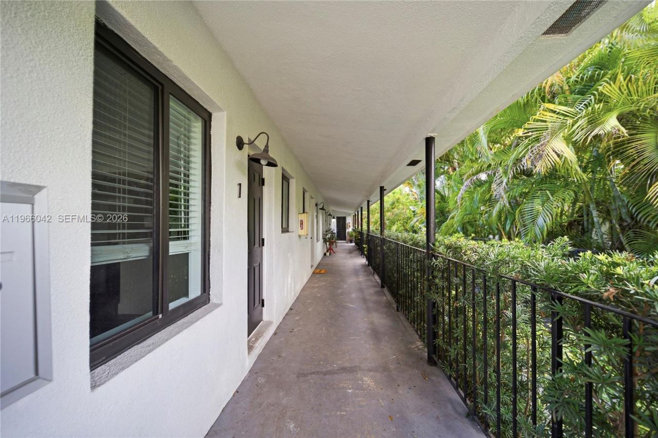 570 NE 69th St , Unit 1, Miami, FL 33138 Photo