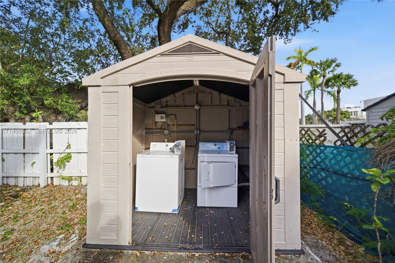 570 NE 69th St , Unit 1, Miami, FL 33138 Photo