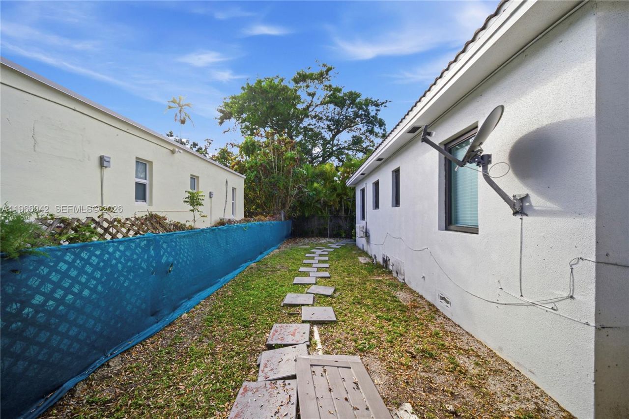 570 NE 69th St , Unit 1, Miami, FL 33138 Photo