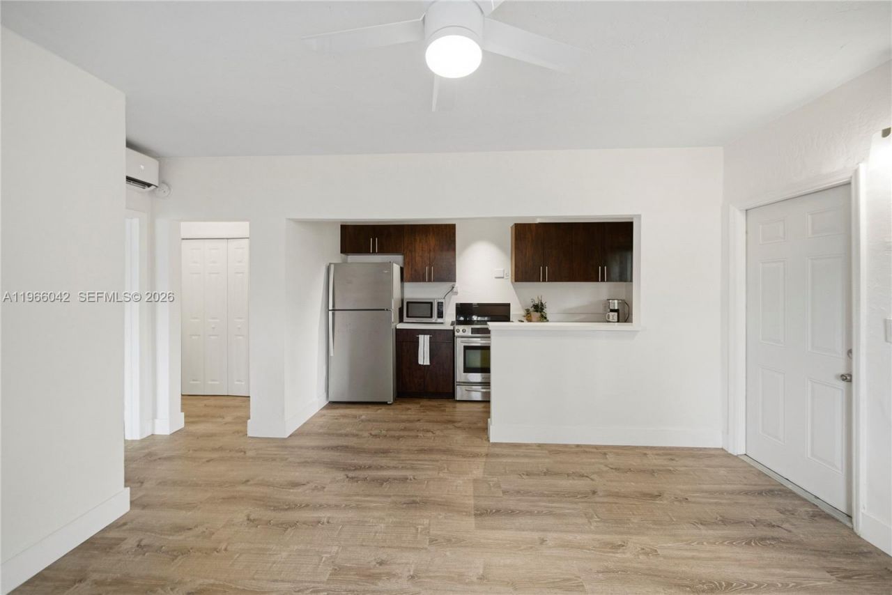 570 NE 69th St , Unit 1, Miami, FL 33138 Photo