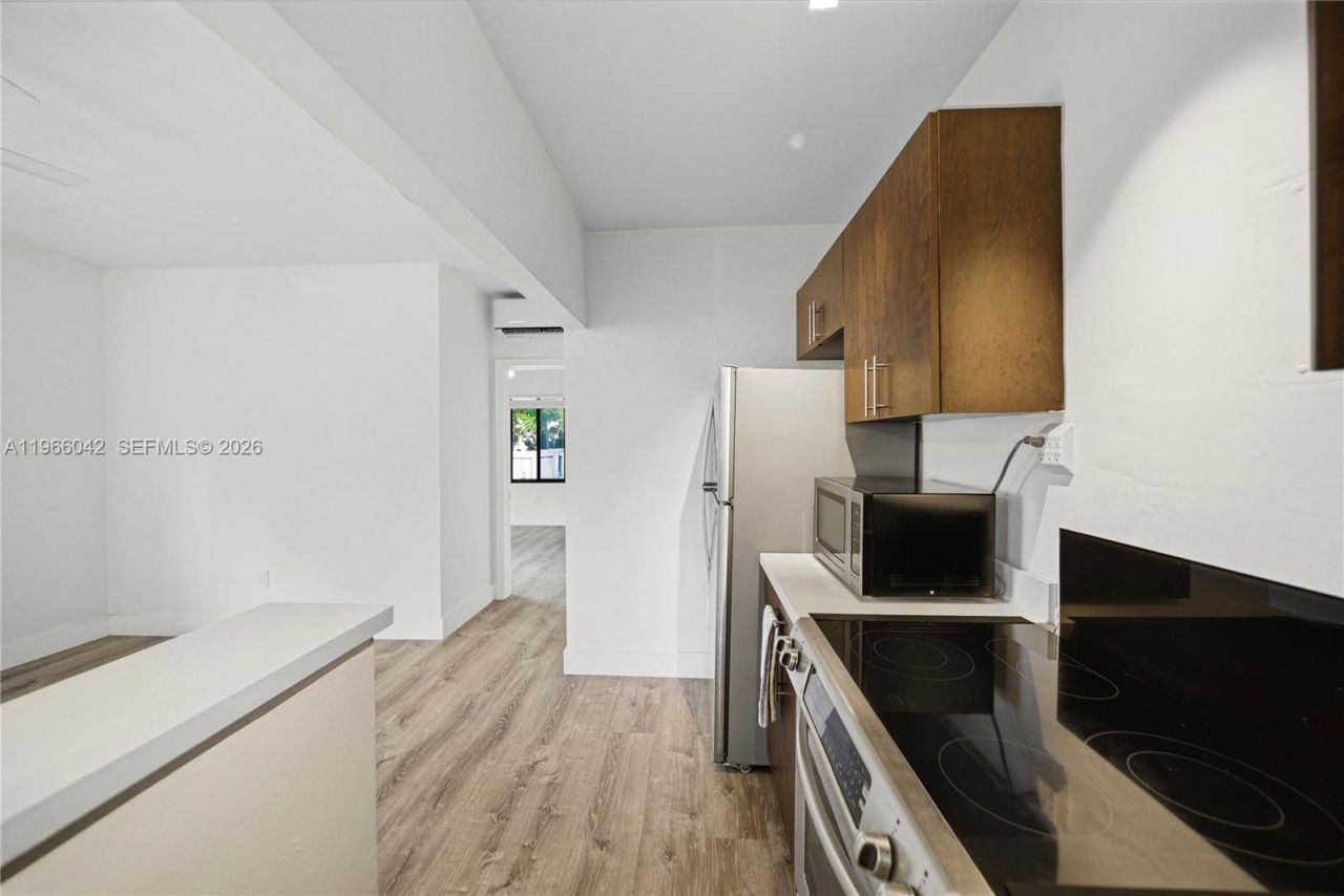 570 NE 69th St , Unit 1, Miami, FL 33138 Photo