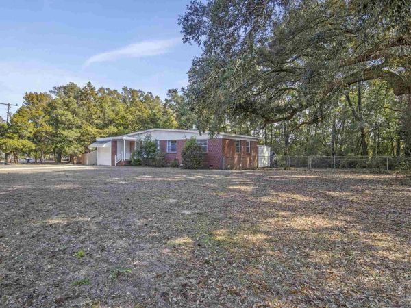 6589 Cedar St, Milton, FL 32570