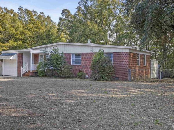 6589 Cedar St, Milton, FL 32570