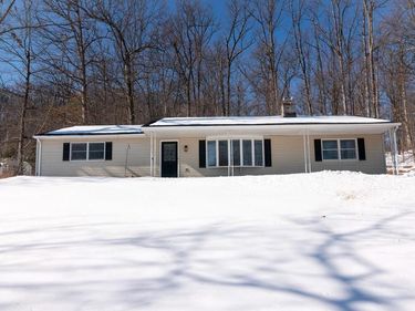 6152 PIGEON HILL ROAD, SPRING GROVE, PA 17362