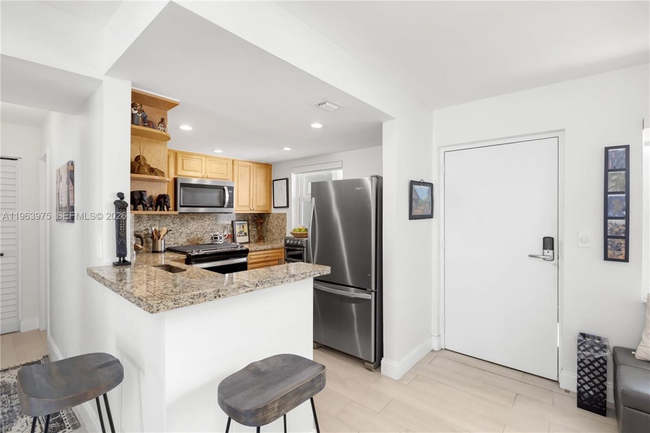 720 Collins Ave, Unit 704, Miami Beach, FL 33139 Photo