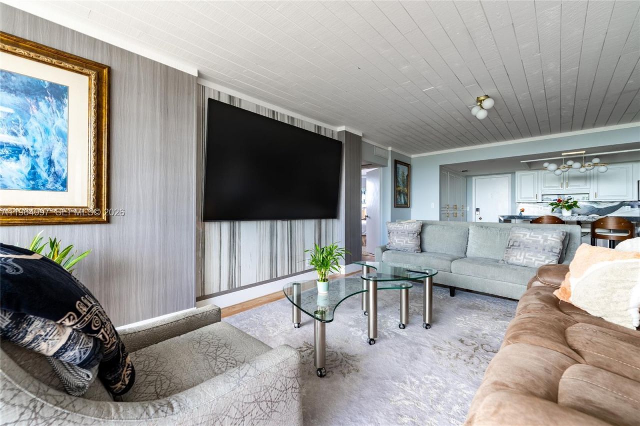 3910 Crystal Lake Dr, Unit 401, Deerfield Beach, FL 33064 Photo