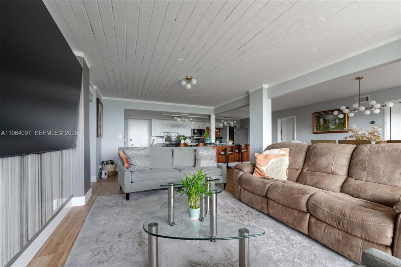 3910 Crystal Lake Dr, Unit 401, Deerfield Beach, FL 33064 Photo